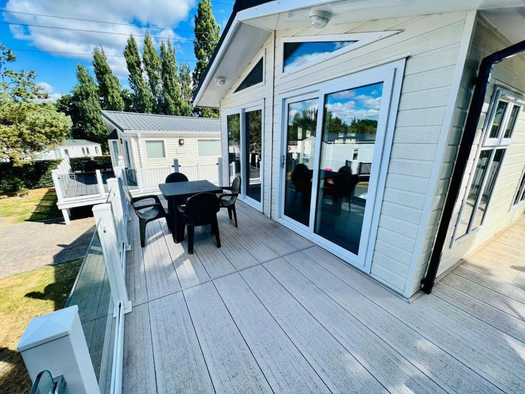 Waterfall Retreat Poole Exterior foto
